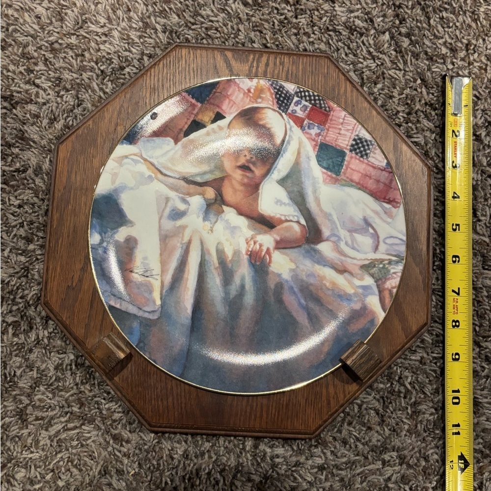Steve Hanks “Peeking Out” Hadley House Decorative Plate